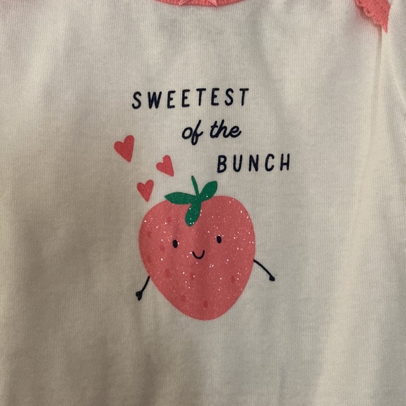 NWT!!!!! 3 piece Carter’s Strawberry Outfit - Picture 4 of 9